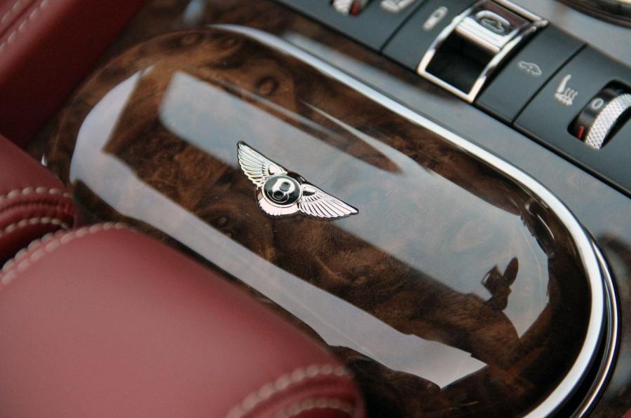  Bentley Continental GTC 2012 года  (фото 12 из 141)